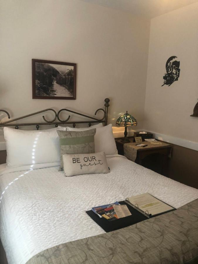 The Bent Elbow Hotel Silverton 외부 사진